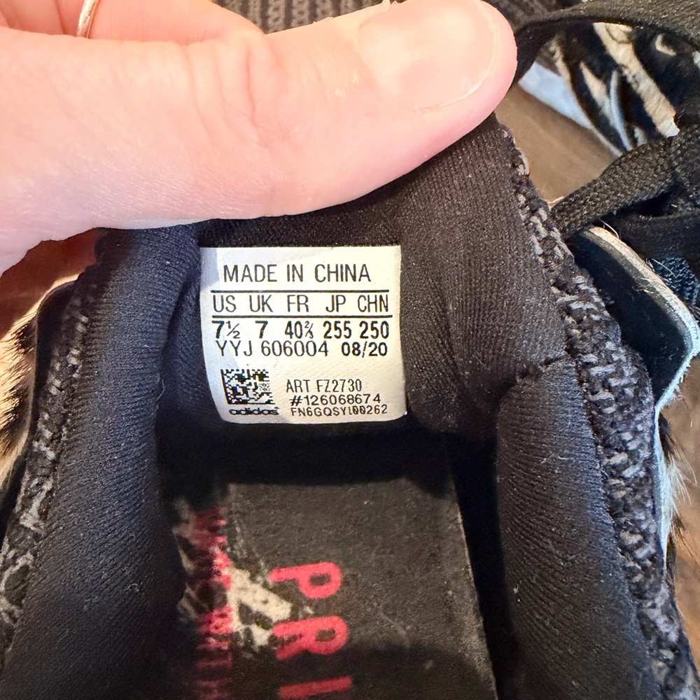 Adidas Zebra ULTRABOOST Size 7.5 Women's Sneakers - Picture 7 of 7